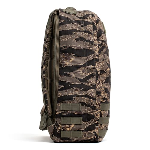 laydown image of GR1 Backpack - 26L