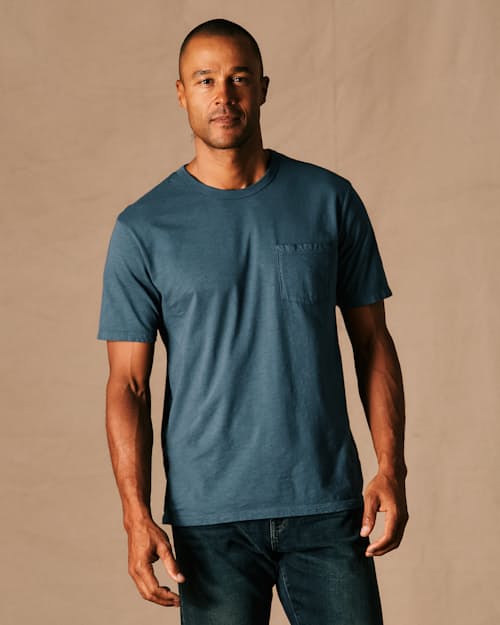 Bjorn is 6'2", 180lbs, and wearing size M
