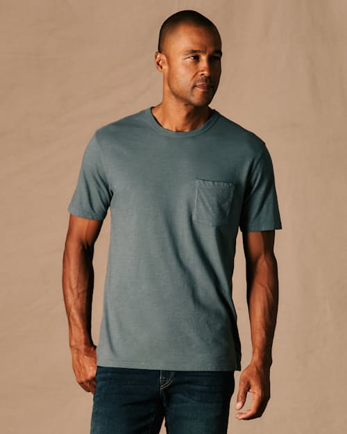 Bjorn is 6'2", 180lbs, and wearing size M
