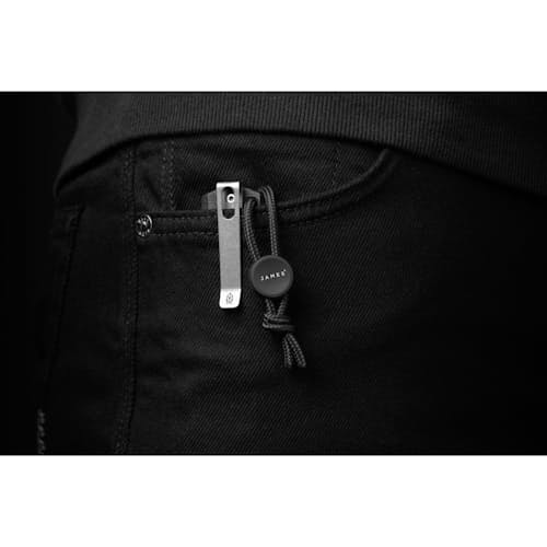 lifestyle image of The Ulu Lanyard