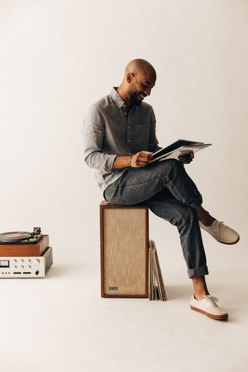 lifestyle image of The Jack Linen Shirt