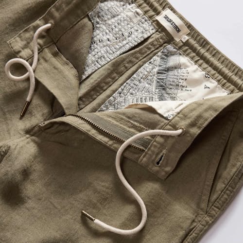 laydown detail image of The Linen Easy Short - 8"