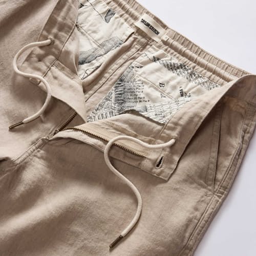 laydown detail image of The Linen Easy Short - 8"