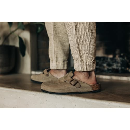 lifestyle image of The Apres Sashiko Pant