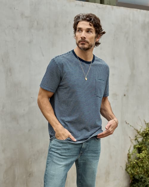 John is 6'0'' and wearing a size M