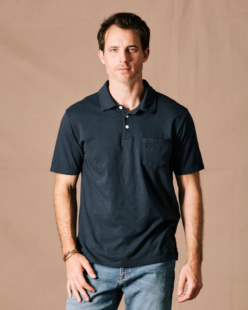 Anthony is 6'2" and wearing a size M