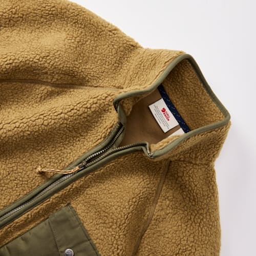 laydown detail image of Vardag Pile Fleece Jacket