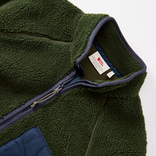 laydown detail image of Vardag Pile Fleece Jacket