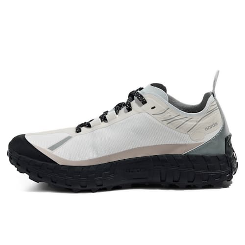 laydown image of 001 Trail Running Sneaker