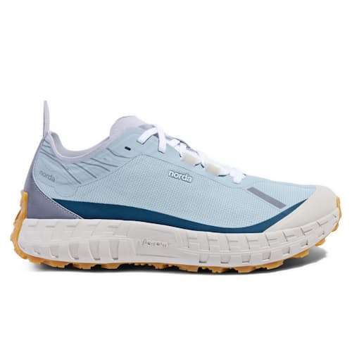 laydown image of 001 Trail Running Sneaker