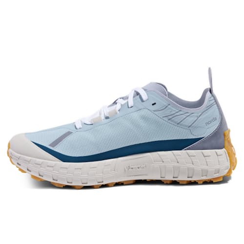 laydown image of 001 Trail Running Sneaker