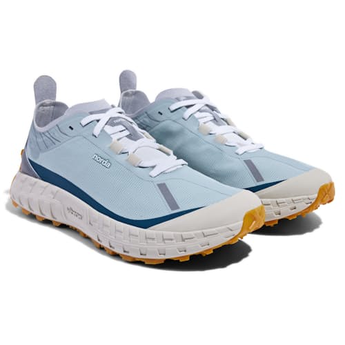 laydown image of 001 Trail Running Sneaker