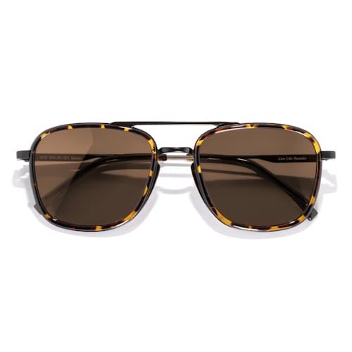 laydown image of Estero Sunglasses