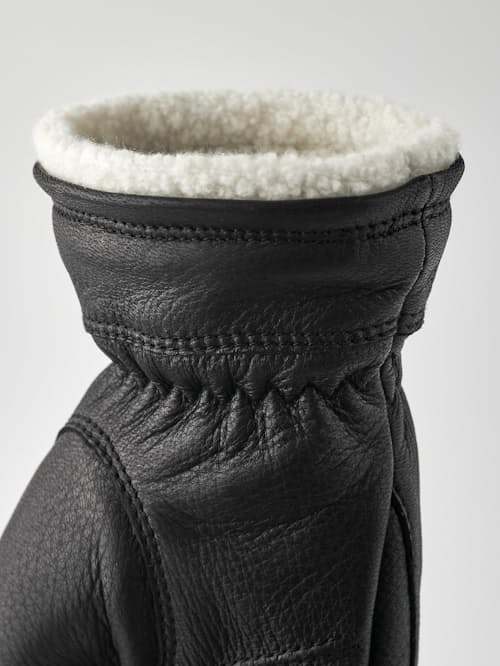 laydown detail image of Womens Buvika Glove