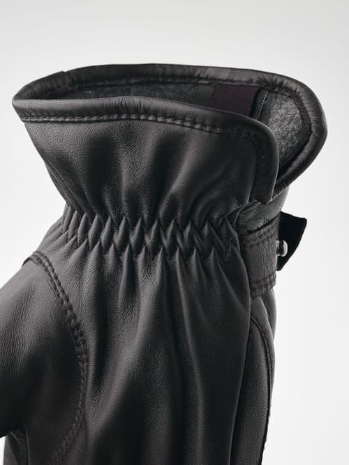 laydown detail image of Bergham Glove