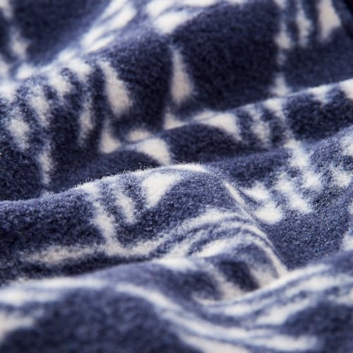 laydown detail image of Lightweight Synchilla Snap Pullover