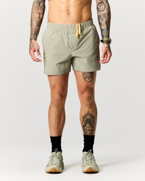 Keith is 6'0", 180lbs, and wearing a size M