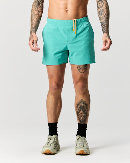 Keith is 6'0", 180lbs, and wearing a size M