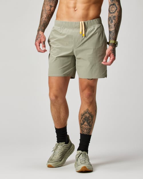 Keith is 6'0", 180lbs, and wearing a size M