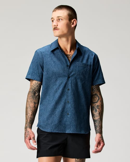Keith is 6'0", 180lbs, and wearing size M