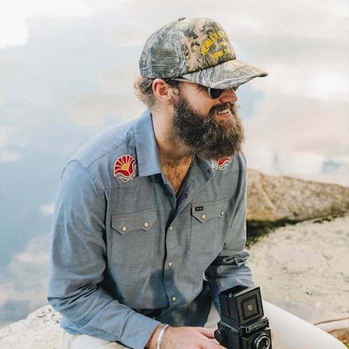 lifestyle image of Crosscut Deluxe Snapshirt