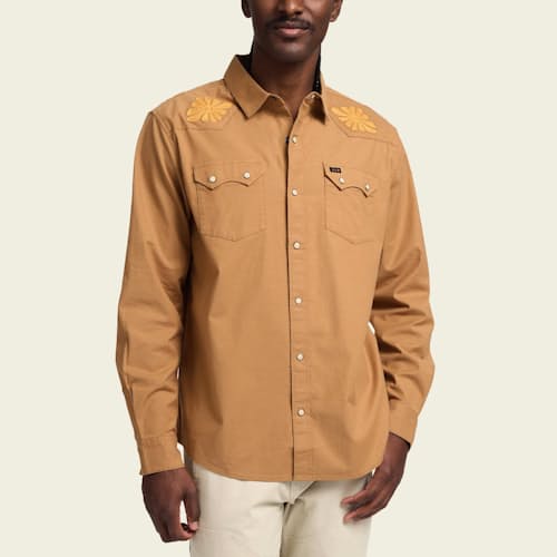 on model image of Crosscut Deluxe Snapshirt