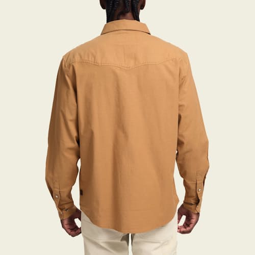on model image of Crosscut Deluxe Snapshirt