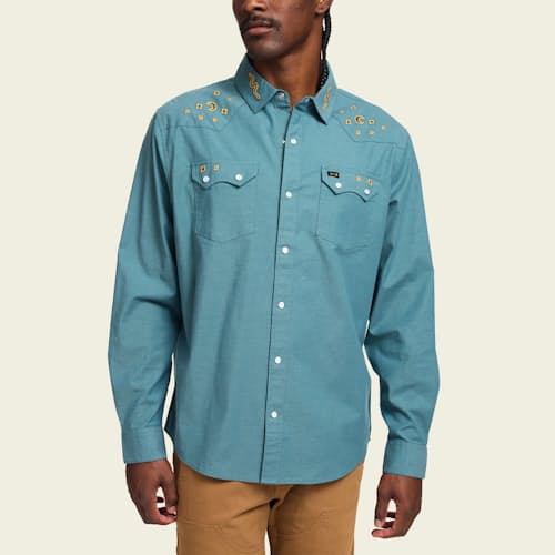 on model image of Crosscut Deluxe Snapshirt