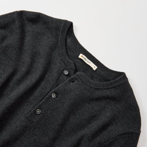 laydown detail image of Sweater Henley