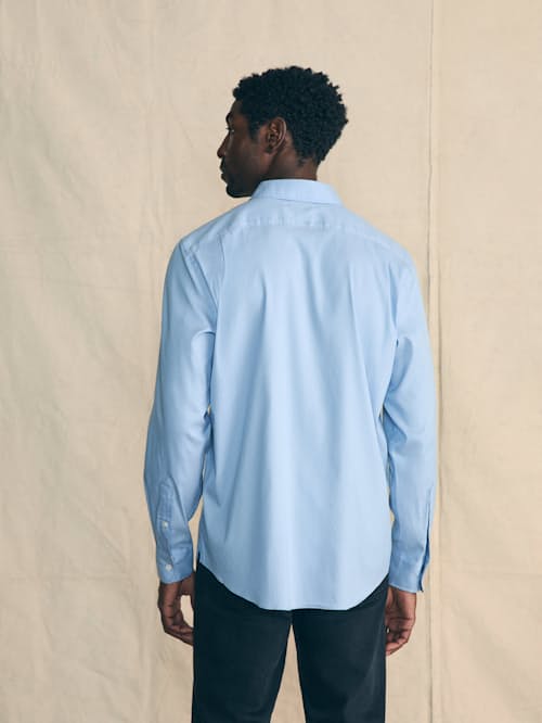 on model image of Movement Shirt