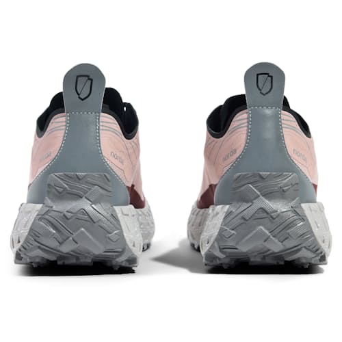 laydown image of 001 Trail Running Sneaker