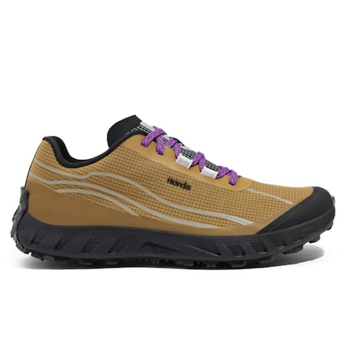 laydown image of 002 Trail Running Sneaker