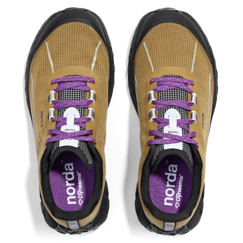 laydown image of 002 Trail Running Sneaker