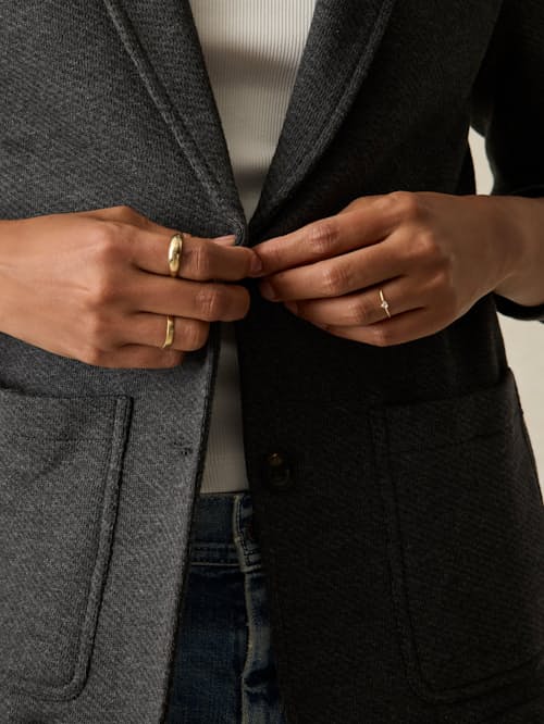on model image of Women's Inlet Blazer