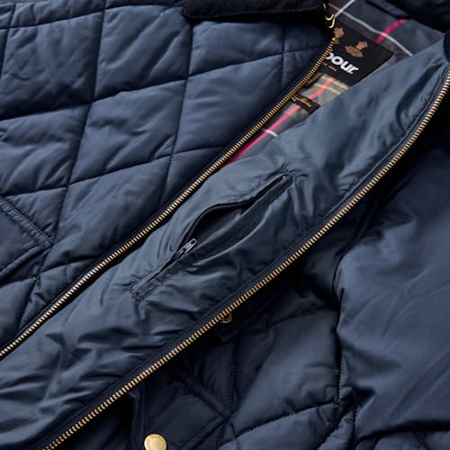 laydown detail image of Women's Barbour Milby Quilt