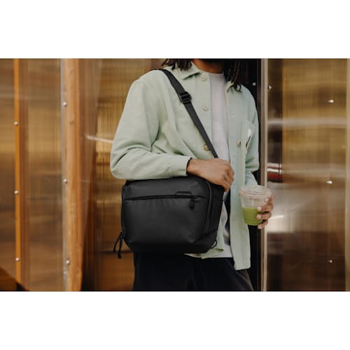 lifestyle image of Everyday Sling - 6L