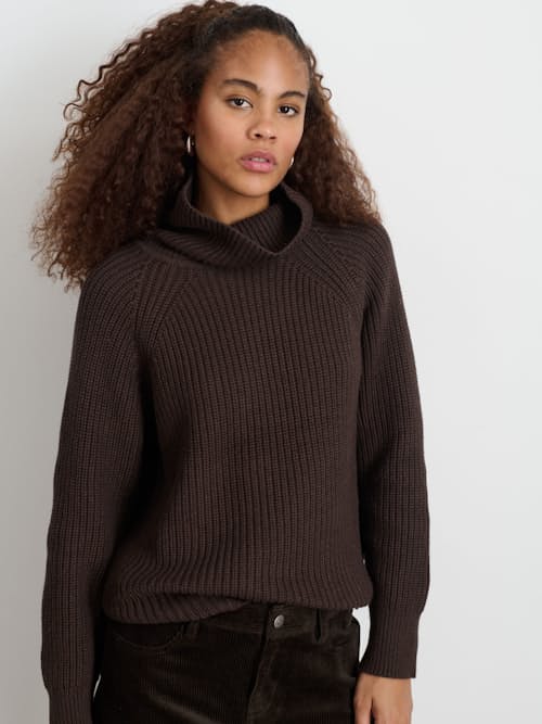 on model image of Women's Cotton Cashmere Nora Turtleneck