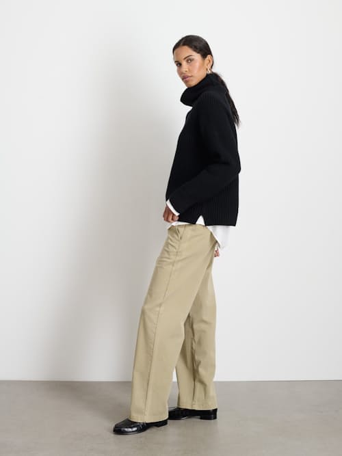 on model image of Women's Cotton Cashmere Nora Turtleneck