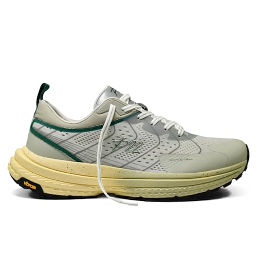 laydown image of Classic Trail Runner
