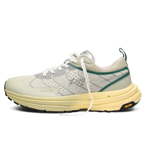 laydown image of Classic Trail Runner