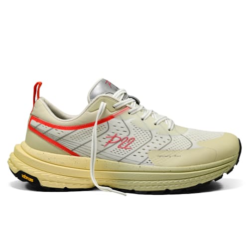 laydown image of Classic Trail Runner