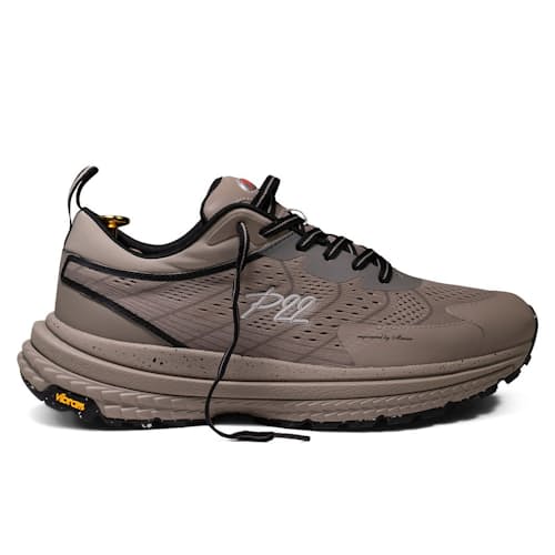 laydown image of Classic Trail Runner