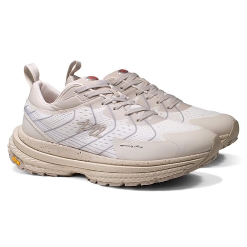 laydown image of Classic Trail Runner