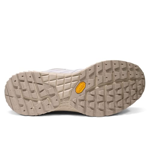laydown image of Classic Trail Runner