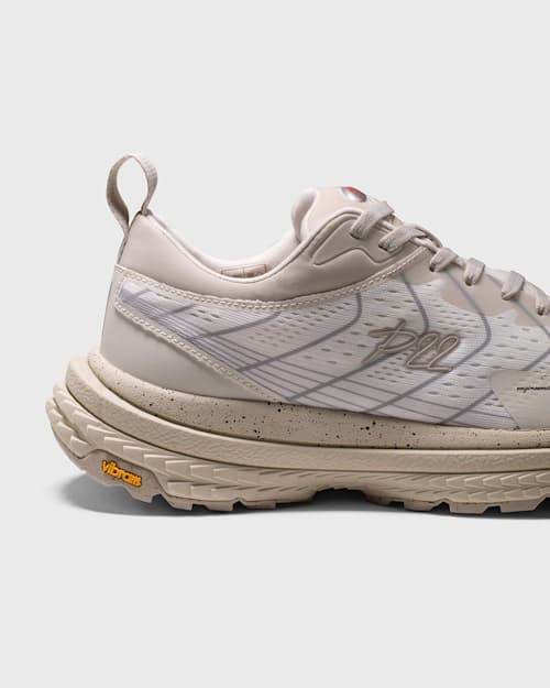 laydown detail image of Classic Trail Runner