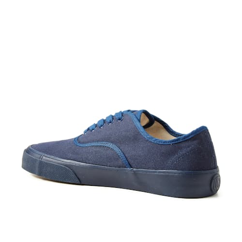 laydown image of Lot 010 Deck Shoe