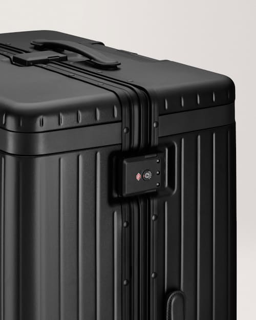 laydown detail image of The Check-In Large Luggage - 105L
