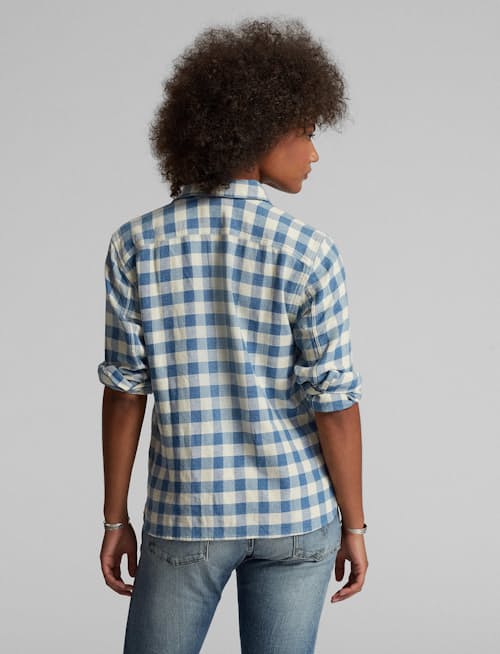 lifestyle image of Women's Plaid Cotton-Linen Shirt