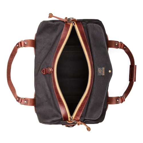 laydown image of Traveller Medium Duffel Bag - 43L