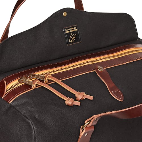 laydown detail image of Traveller Medium Duffel Bag - 43L